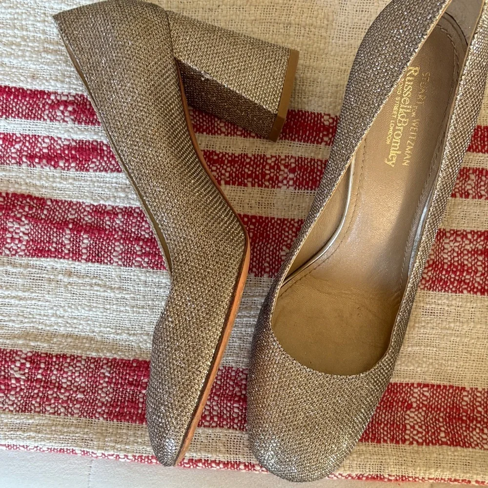 Elegant Stuart Weitzman for Russell Bromley Bond Street London Gold Block Heels - Picture 3 of 6